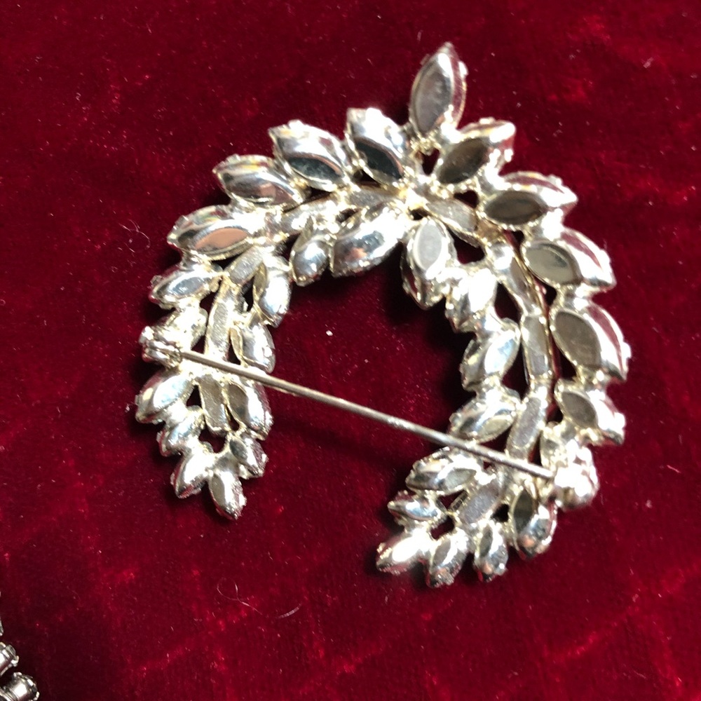 2 Rhinestone Brooches - Picture 5 of 5